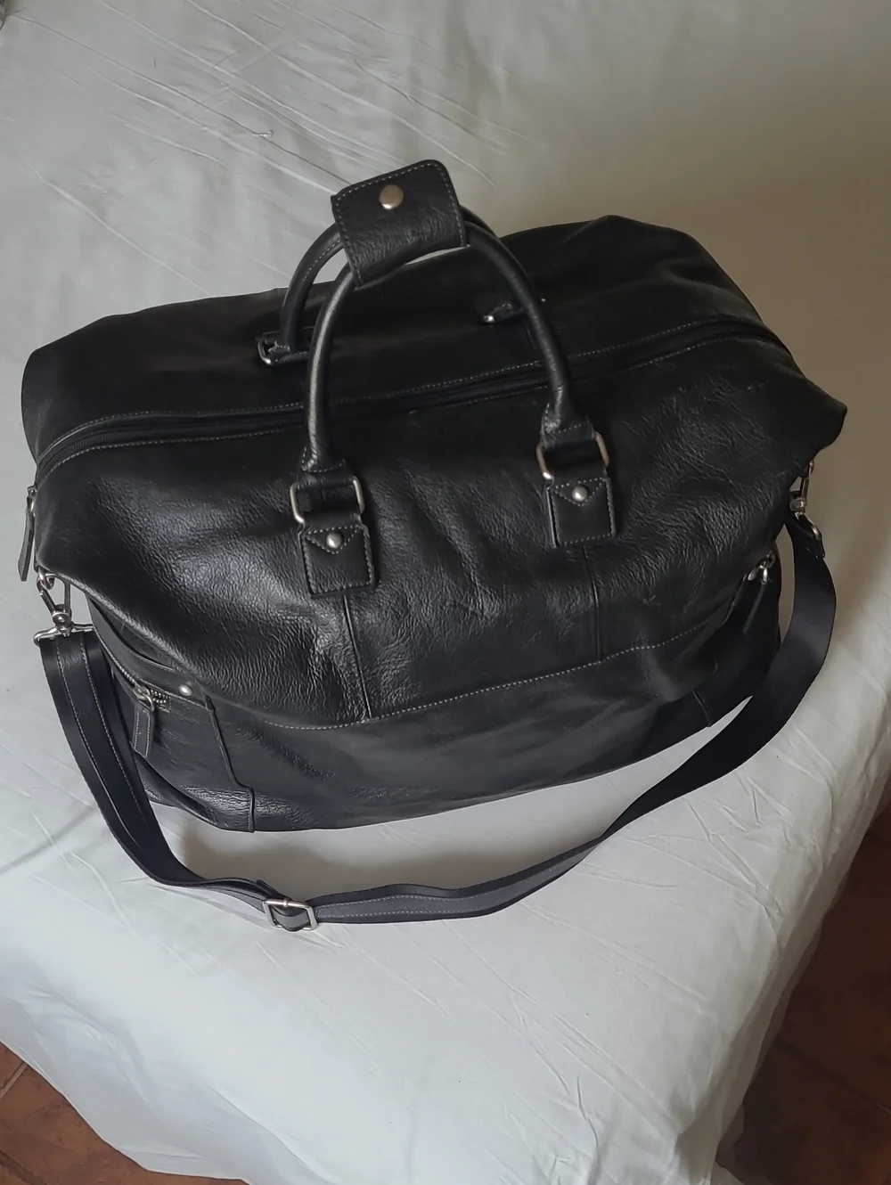 Heyraud Black Leather Duffel Weekender Bag. Shoulder Strap Large Travel Gym
